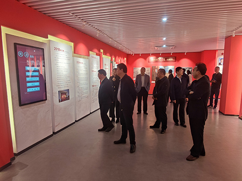 多媒體觸摸翻書(shū)在憲法宣傳教育館中的應(yīng)用