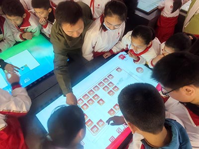 法治館中憲法普法宣傳會(huì)如何展示公民的權(quán)利和義務(wù)？