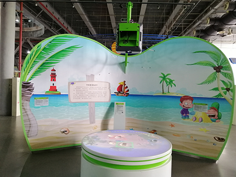 投影與電容屏觸控技術聯(lián)合集成的桌面互動動