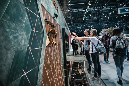 Cupra花瓣互動(dòng)墻