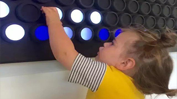 燈光墻互動(dòng)