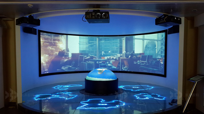 引入注目的異形投影